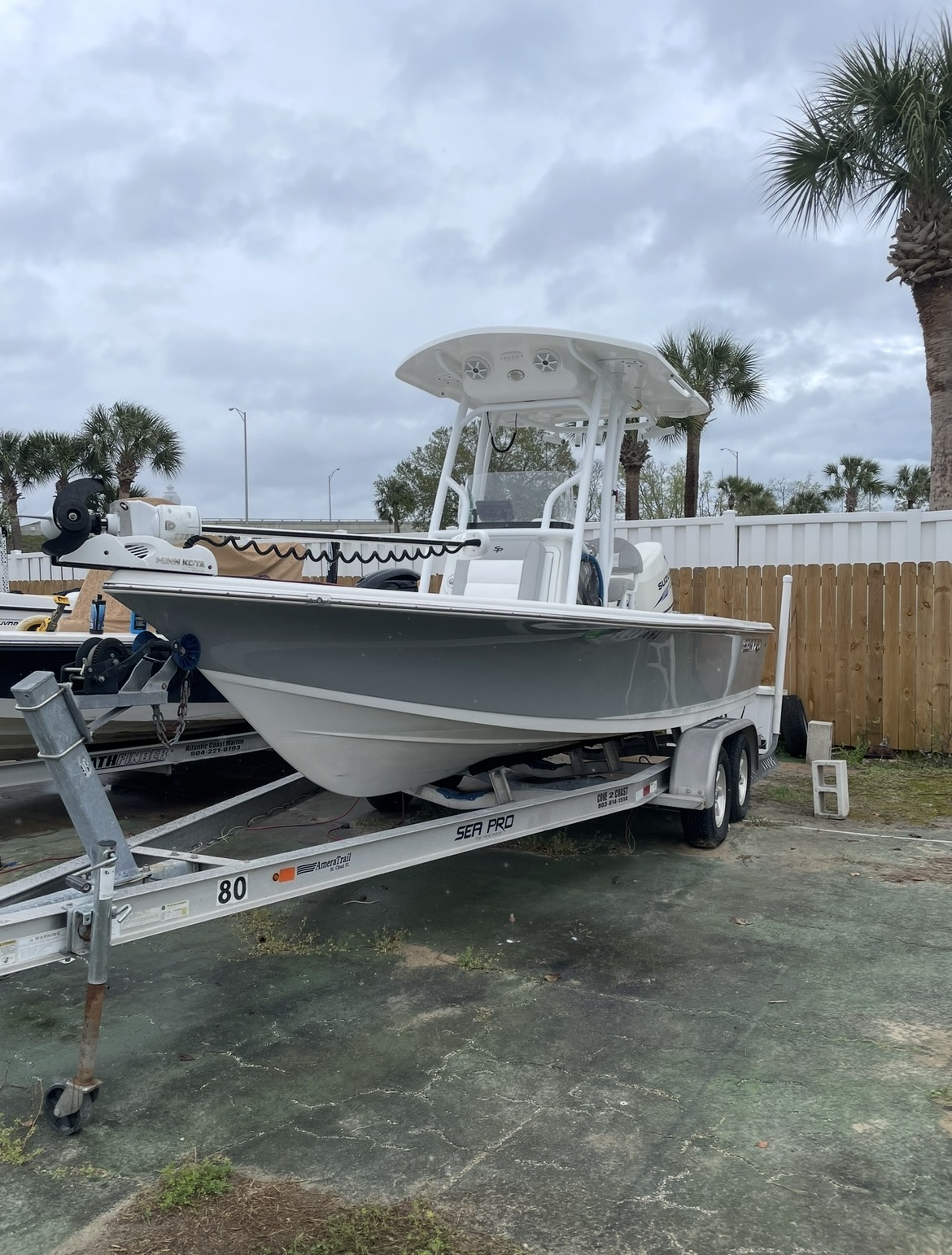 Center console boat
